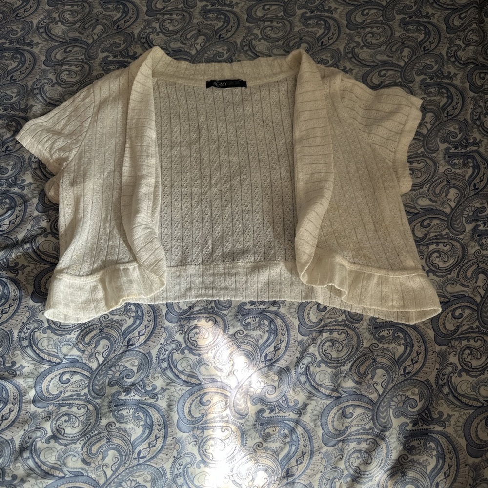 Cream crop cardigan!! Size S